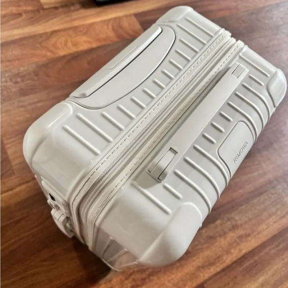 RIMOWA white Essential Cabin carry on